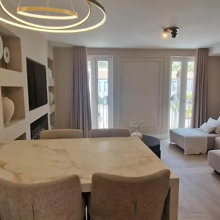 Duplex Plaza Ole